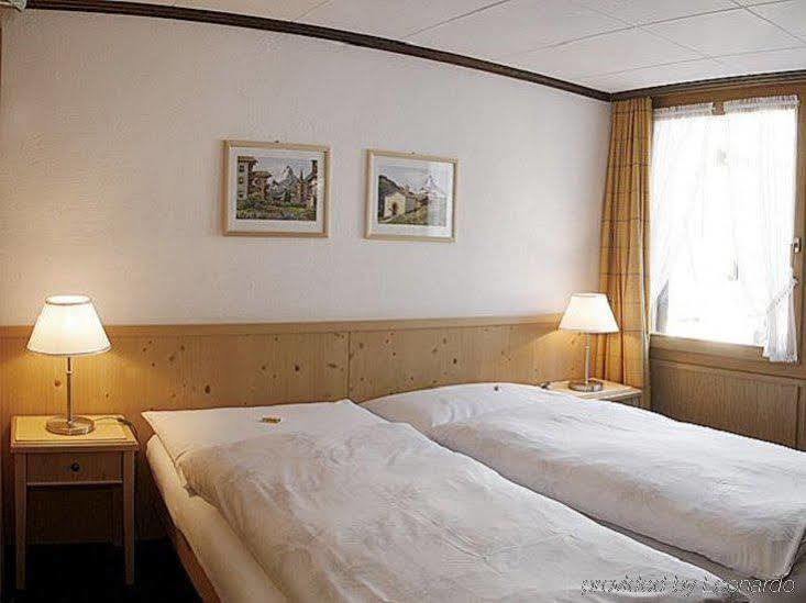 Petit Helvetia Budget Hotel Zermatt Habitación foto