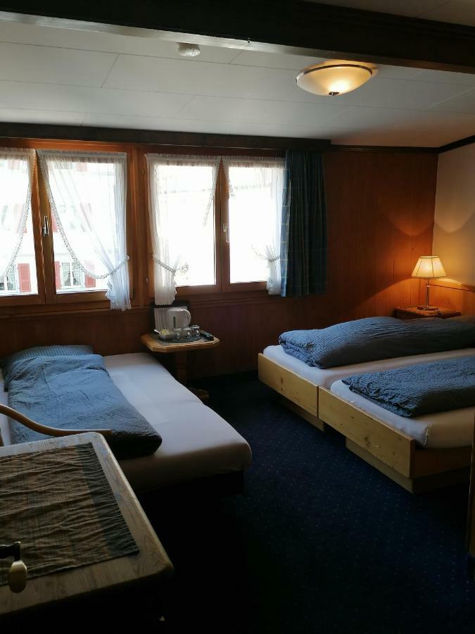 Petit Helvetia Budget Hotel Zermatt Exterior foto