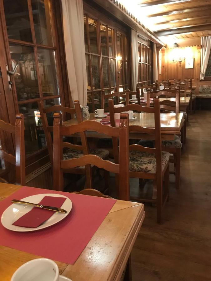 Petit Helvetia Budget Hotel Zermatt Exterior foto
